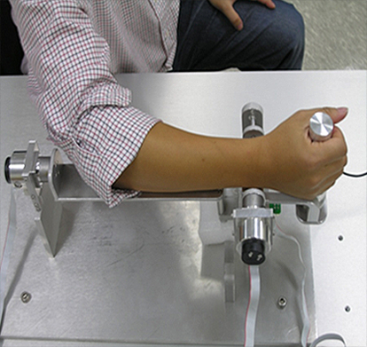 핀칭모션 및 손목운동 지원 재활치료 로봇 